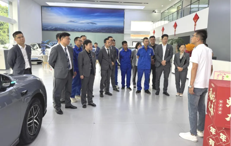 汽貿(mào)公司黨支部開(kāi)展“走出去、學(xué)進(jìn)來(lái)，改作風(fēng)、促發(fā)展”貫徹中央八項(xiàng)規(guī)定精神學(xué)習(xí)教育走深走實(shí)主題黨日活動(dòng)