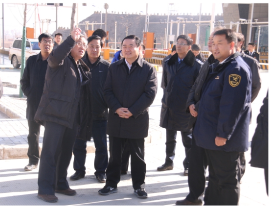 省委副書記、省長郝鵬視察青海曹家堡保稅物流中心