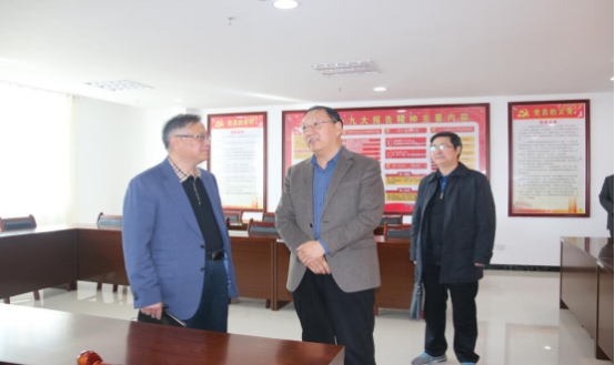 省委常委、省總工會主席馬吉孝等一行蒞臨青海物產(chǎn)集團(tuán)公司視察，調(diào)研指導(dǎo)道路貨運(yùn)企業(yè)建會、貨運(yùn)司機(jī)入會等工作