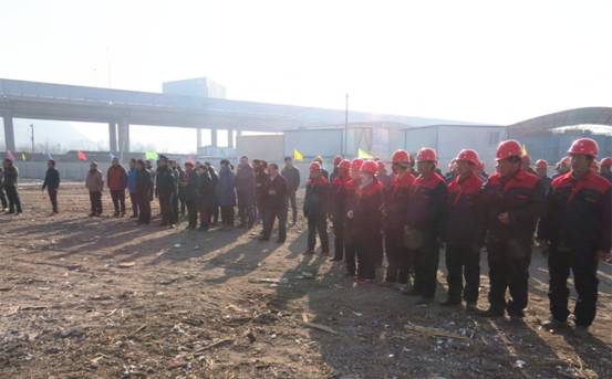 揚鞭策馬喜圓發(fā)展夢，萬眾一心共筑新長城